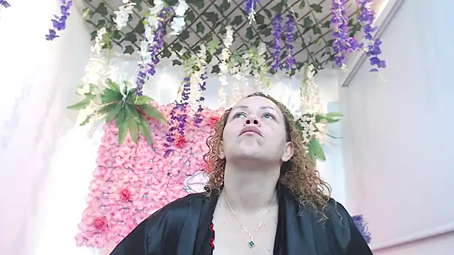 Snapshot of BLONDE_SEXYHOT chatting on 11/13/25, 11:47 BLONDE SEXYHOT online show from 11/13/25, 11:47