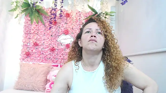 Snapshot of BLONDE_SEXYHOT chatting on 11/18/25, 11:59 BLONDE SEXYHOT online show from 11/18/25, 11:59