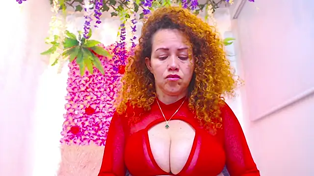 Snapshot of BLONDE_SEXYHOT chatting on 11/19/25, 09:59 BLONDE SEXYHOT online show from 11/19/25, 09:59