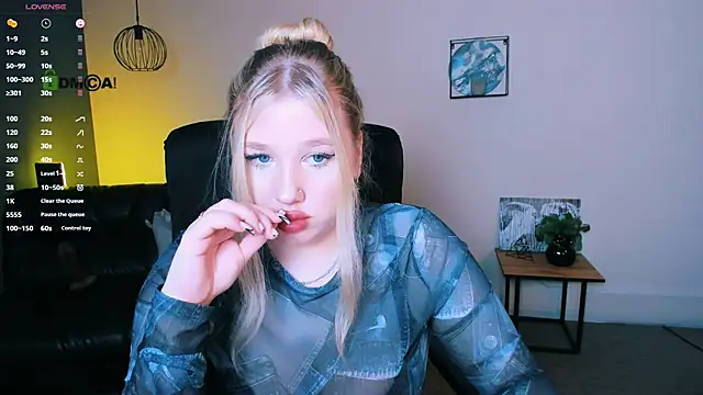 Snapshot of juli_kisss chatting on 12/29/24, 10:36 juli kisss online show from 12/29/24, 10:36