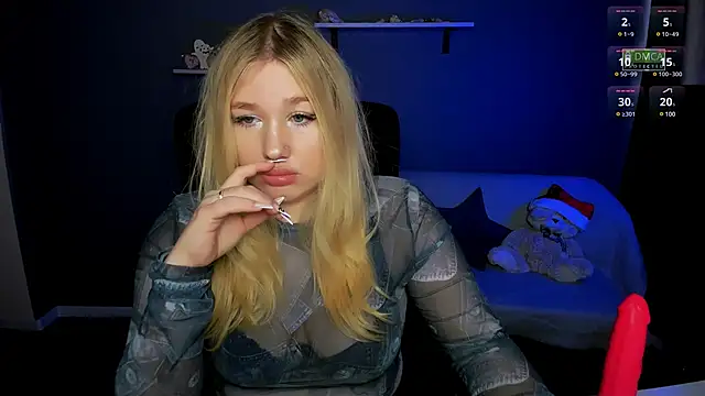Snapshot of juli_kisss chatting on 02/06/25, 12:37 juli kisss online show from 02/06/25, 12:37