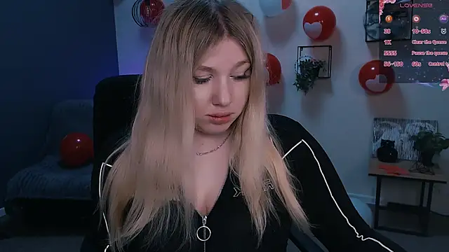 Snapshot of juli_kisss chatting on 02/24/25, 12:37 juli kisss online show from 02/24/25, 12:37