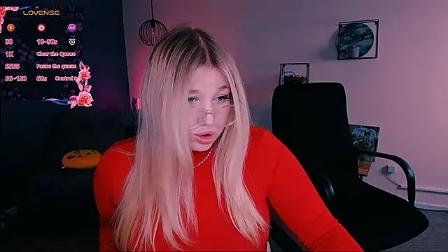 Snapshot of juli_kisss chatting on 02/28/25, 02:31 juli kisss online show from 02/28/25, 02:31