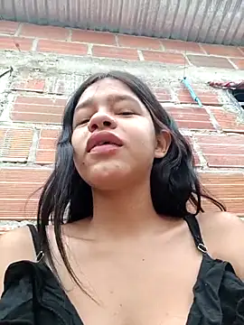 Snapshot of Little_Pau_Dirty chatting on 10/14/25, 12:50 Little Pau Dirty online show from 10/14/25, 12:50