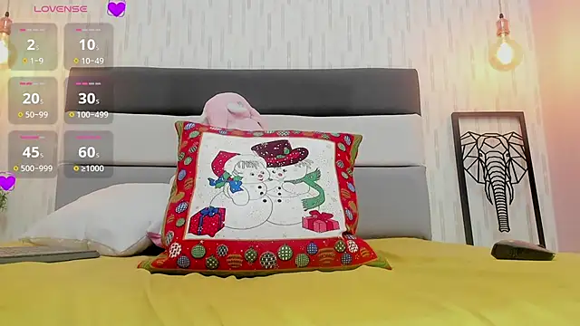 Snapshot of MAILYLOVE1 chatting on 12/12/24, 03:37 MAILYLOVE1 online show from 12/12/24, 03:37