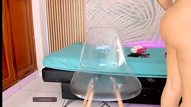 Snapshot of LauraRossi_Nova chatting on 01/19/25, 04:04 LauraRossi Nova online show from 01/19/25, 04:04