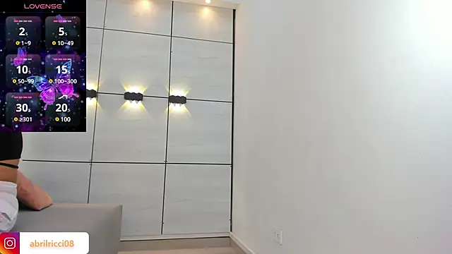 abril ricci online show from 01/28/25, 03:47