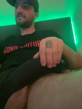 Snapshot of hard_macoor12 chatting on 02/04/25, 10:34 hard macoor12 online show from 02/04/25, 10:34