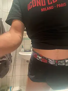 Snapshot of hard_macoor12 chatting on 02/12/25, 02:10 hard macoor12 online show from 02/12/25, 02:10