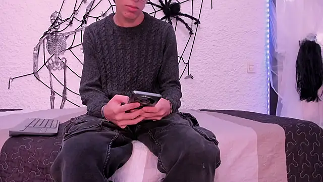 alexandersawyer online show from 10/21/25, 04:35