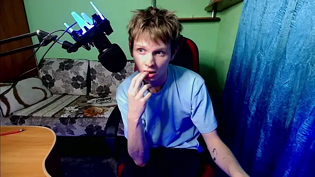 fameboyboo online show from 09/16/25, 05:14