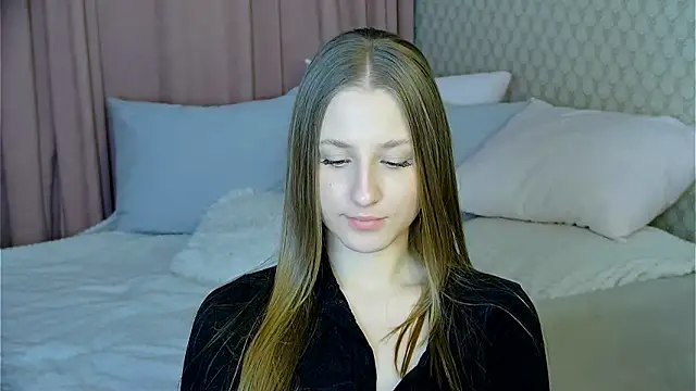 Snapshot of BritneyCruze chatting on 02/13/25, 11:50 BritneyCruze online show from 02/13/25, 11:50