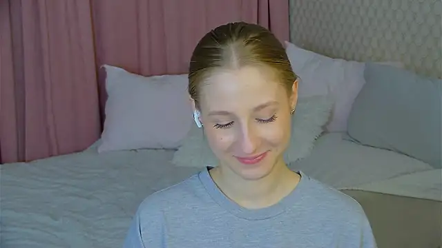 Snapshot of BritneyCruze chatting on 03/03/25, 02:59 BritneyCruze online show from 03/03/25, 02:59