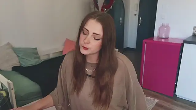 Snapshot of ce_leste__ chatting on 10/17/25, 01:35 ce leste online show from 10/17/25, 01:35