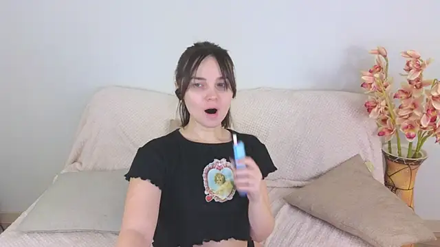 Snapshot of Ellie_Sunset chatting on 01/14/25, 08:41 Ellie Sunset online show from 01/14/25, 08:41