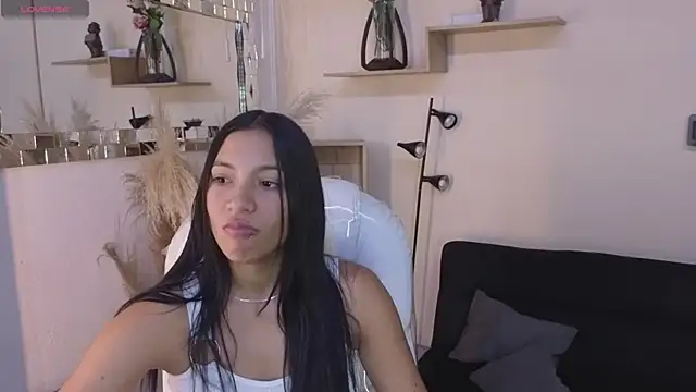 Snapshot of Saray_reyes chatting on 11/10/25, 07:24 Saray reyes online show from 11/10/25, 07:24