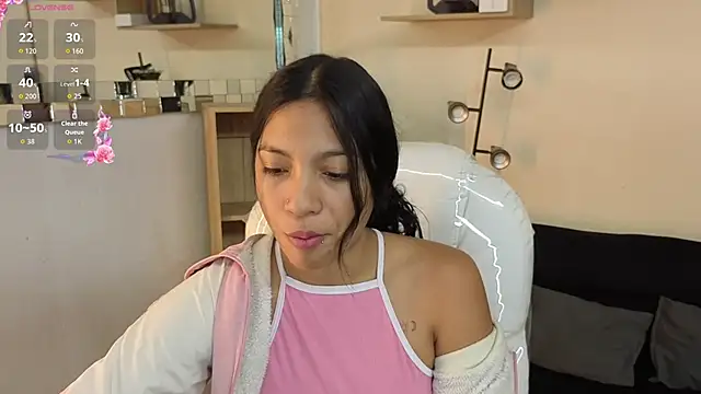 Snapshot of Saray_reyes chatting on 11/21/25, 11:53 Saray reyes online show from 11/21/25, 11:53