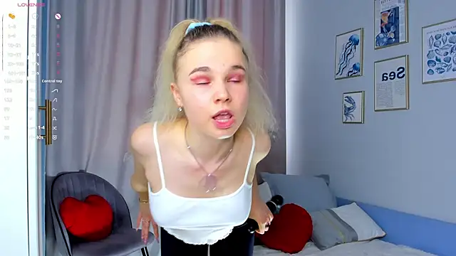 OdetteHarwick online show from 09/28/25, 08:09