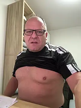 coupleLatinaLovers online show from 10/03/25, 04:53