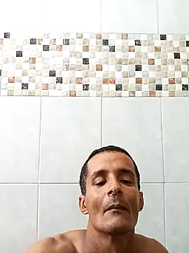 Snapshot of morenogato100 chatting on 11/17/25, 04:13 morenogato100 online show from 11/17/25, 04:13