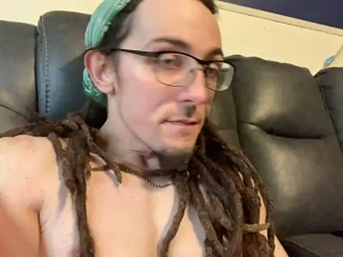 Snapshot of thiccplamp chatting on 10/14/25, 08:31 thiccplamp online show from 10/14/25, 08:31