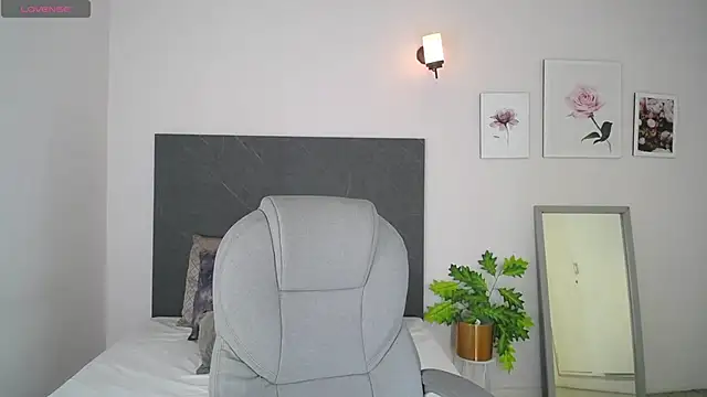 adhara cortez online show from 10/22/25, 08:30