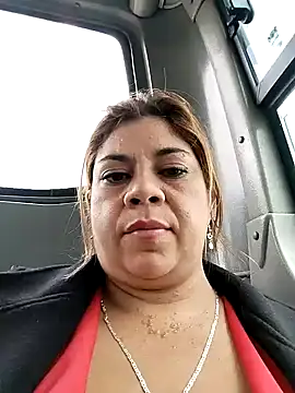 Snapshot of Laura-Hernandez chatting on 12/12/24, 05:48 Laura-Hernandez online show from 12/12/24, 05:48