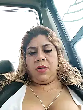 Snapshot of Laura-Hernandez chatting on 12/13/24, 04:38 Laura-Hernandez online show from 12/13/24, 04:38