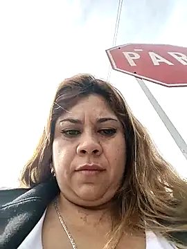 Snapshot of Laura-Hernandez chatting on 12/13/24, 07:43 Laura-Hernandez online show from 12/13/24, 07:43