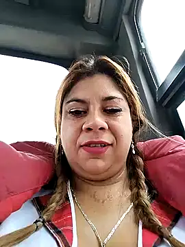 Snapshot of Laura-Hernandez chatting on 12/18/24, 08:36 Laura-Hernandez online show from 12/18/24, 08:36