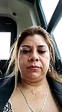 Snapshot of Laura-Hernandez chatting on 12/23/24, 07:09 Laura-Hernandez online show from 12/23/24, 07:09