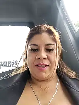 Snapshot of Laura-Hernandez chatting on 12/27/24, 05:16 Laura-Hernandez online show from 12/27/24, 05:16
