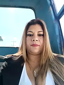 Snapshot of Laura-Hernandez chatting on 01/22/25, 04:12 Laura-Hernandez online show from 01/22/25, 04:12