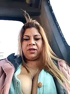 Snapshot of Laura-Hernandez chatting on 01/22/25, 10:15 Laura-Hernandez online show from 01/22/25, 10:15