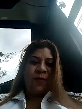 Snapshot of Laura-Hernandez chatting on 01/26/25, 04:41 Laura-Hernandez online show from 01/26/25, 04:41