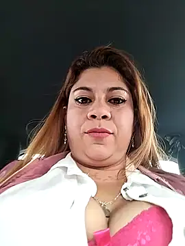 Snapshot of Laura-Hernandez chatting on 01/30/25, 05:17 Laura-Hernandez online show from 01/30/25, 05:17