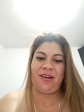Snapshot of Laura-Hernandez chatting on 02/11/25, 05:40 Laura-Hernandez online show from 02/11/25, 05:40