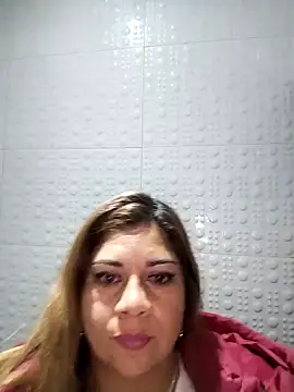 Snapshot of Laura-Hernandez chatting on 02/15/25, 12:26 Laura-Hernandez online show from 02/15/25, 12:26
