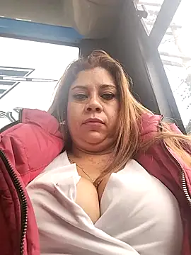 Snapshot of Laura-Hernandez chatting on 02/18/25, 10:47 Laura-Hernandez online show from 02/18/25, 10:47