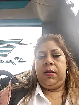 Snapshot of Laura-Hernandez chatting on 02/22/25, 03:58 Laura-Hernandez online show from 02/22/25, 03:58