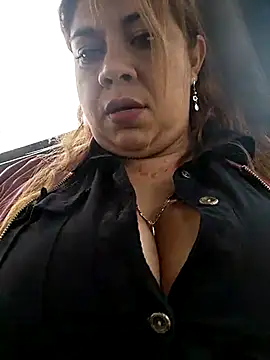 Snapshot of Laura-Hernandez chatting on 03/04/25, 04:09 Laura-Hernandez online show from 03/04/25, 04:09