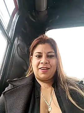 Snapshot of Laura-Hernandez chatting on 03/06/25, 05:22 Laura-Hernandez online show from 03/06/25, 05:22