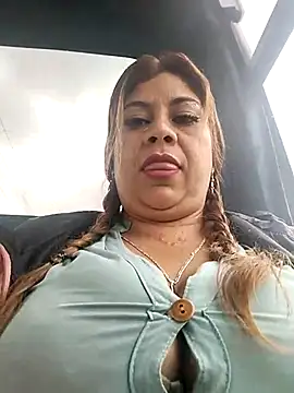 Snapshot of Laura-Hernandez chatting on 03/13/25, 02:55 Laura-Hernandez online show from 03/13/25, 02:55