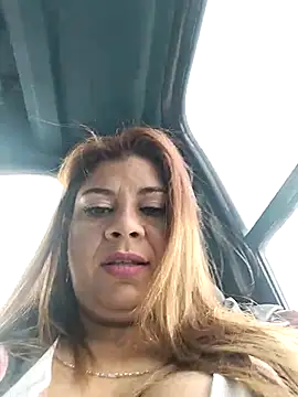 Snapshot of Laura-Hernandez chatting on 03/17/25, 03:40 Laura-Hernandez online show from 03/17/25, 03:40