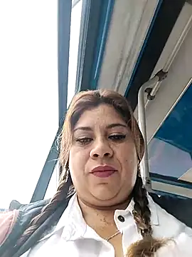 Snapshot of Laura-Hernandez chatting on 03/20/25, 03:36 Laura-Hernandez online show from 03/20/25, 03:36