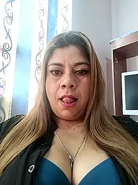 Snapshot of Laura-Hernandez chatting on 09/16/25, 02:40 Laura-Hernandez online show from 09/16/25, 02:40