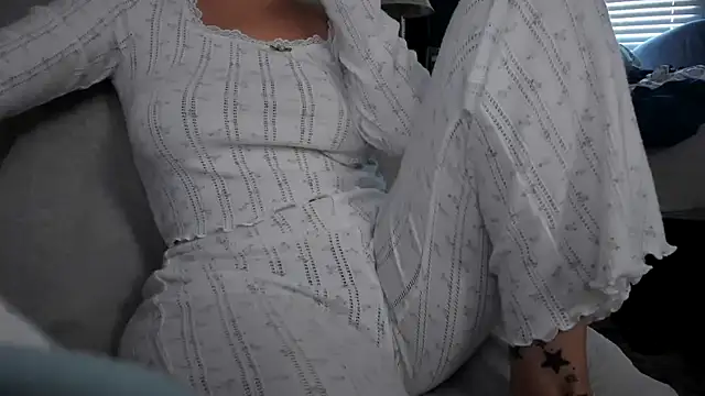 bigb00tyjudyyX online show from 11/19/25, 03:56