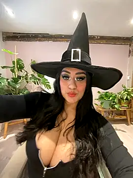 Snapshot of Alma- chatting on 11/01/25, 11:12 Alma- online show from 11/01/25, 11:12