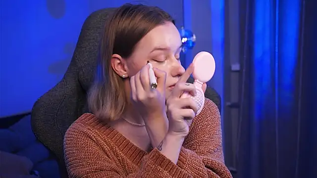 AdeleLoomis online show from 10/19/25, 02:23