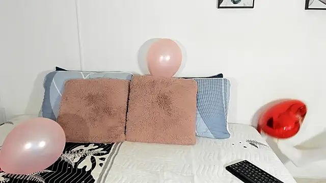 Maia W10 online show from 03/17/25, 12:46